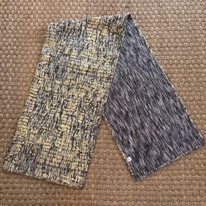 SARO LIFESTYLE Kantuta Collection Foil Print Table Runner Animal Print